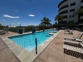 Building Photo - 945 E Playa Del Norte Dr