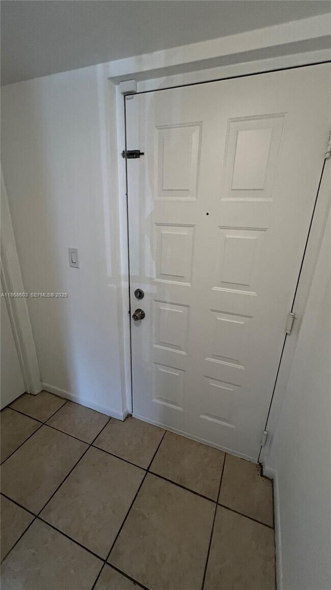 Foto del edificio - 711 N Pine Island Rd