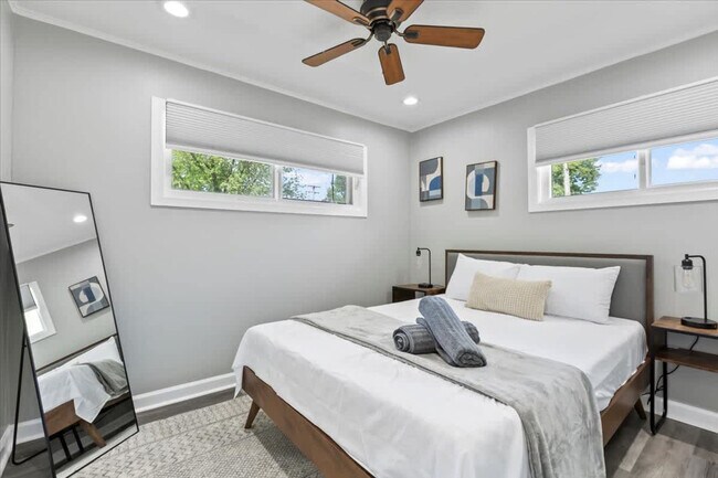 Building Photo - 33 Crescent Rd