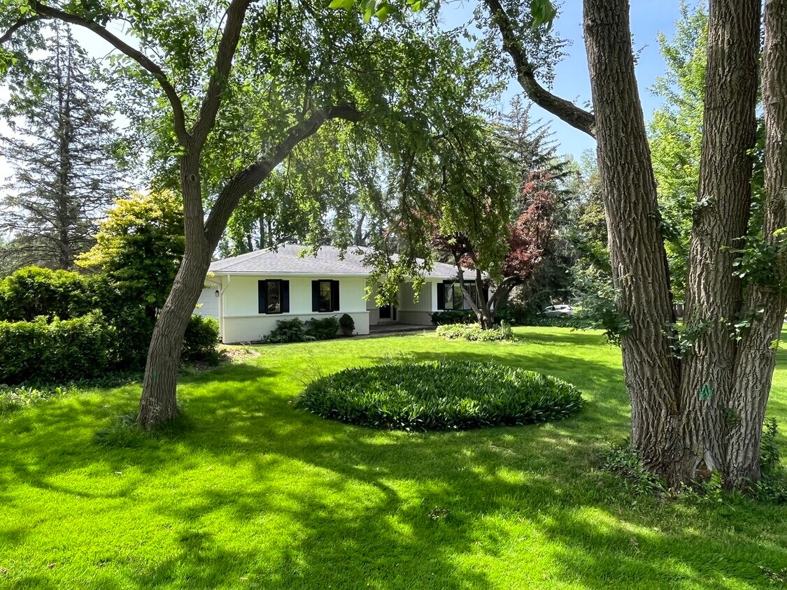 Primary Photo - 7701 Drew Ave