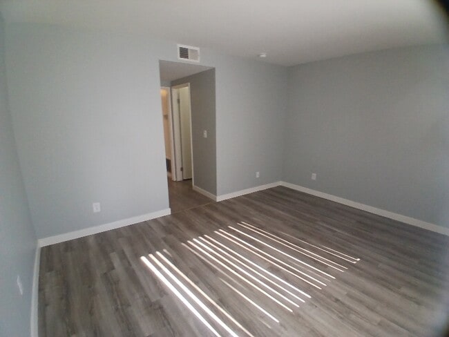 Foto del edificio - 27311 Camp Plenty Rd