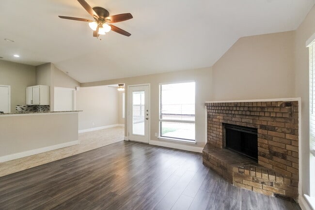 Building Photo - 912 Blewitt Dr