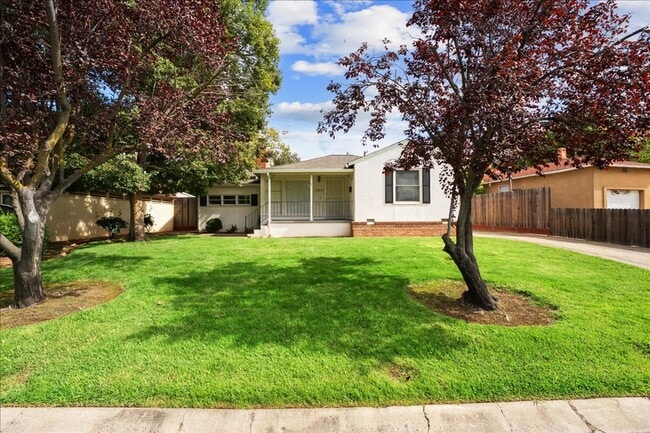 Building Photo - 2804 Avalon Dr
