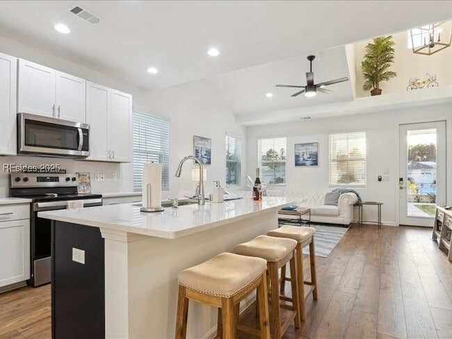 Building Photo - 1388 Good Life Wy