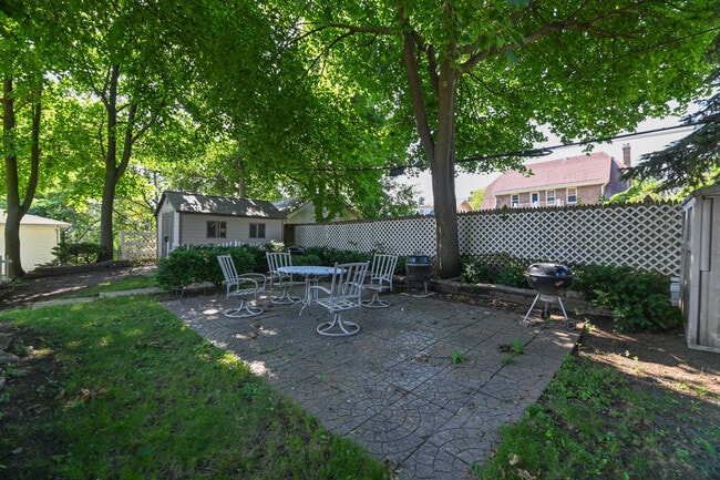 Backyard01 - 1821 E Olive St