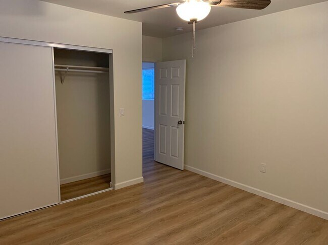 Foto del edificio - 7847 Beck Ave