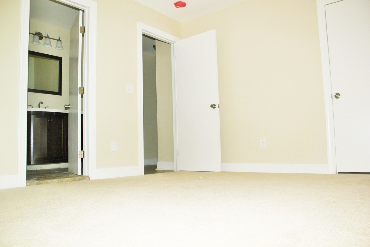 Building Photo - 1201 Spruce St
