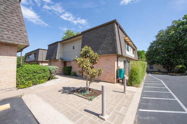 Foto del edificio - 5506 Grover Ave