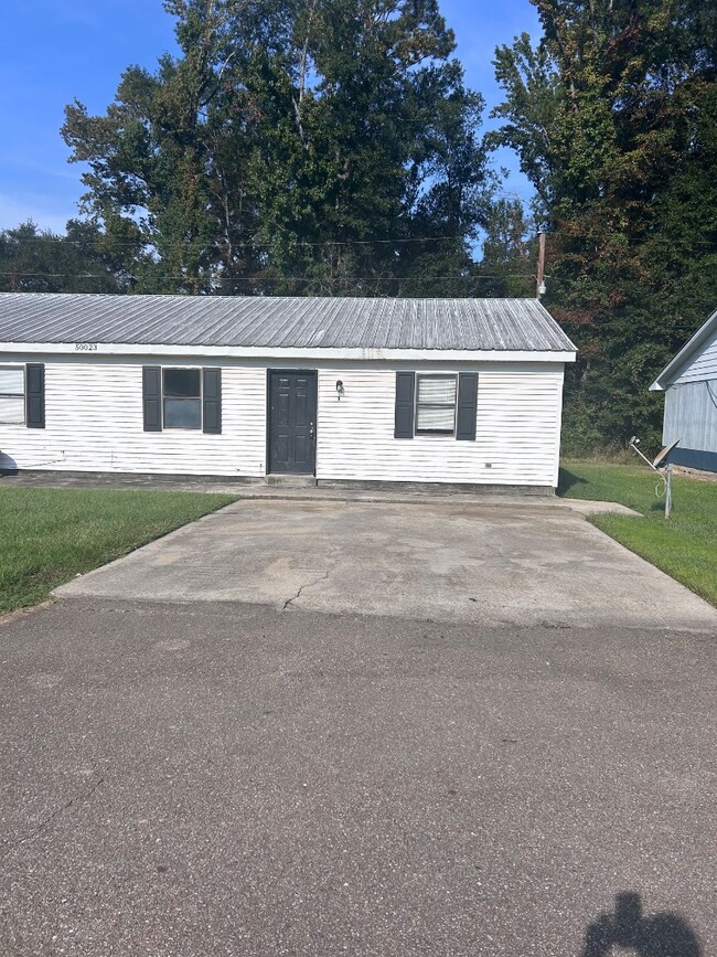 Building Photo - 50055 Kevin Dr