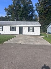 Building Photo - 50055 Kevin Dr