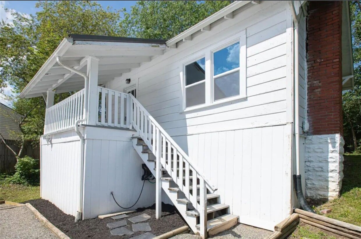 Primary Photo - Adorable Oakley Cottage! One bedroom, one ...