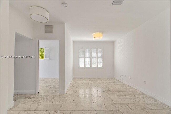Foto del edificio - 918 Jefferson Ave