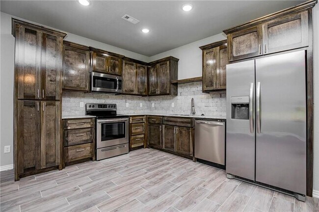 Foto del edificio - ***1903-B Azlin Place***