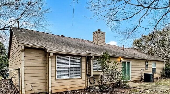 Building Photo - 1503 Windy Oaks Ct SE