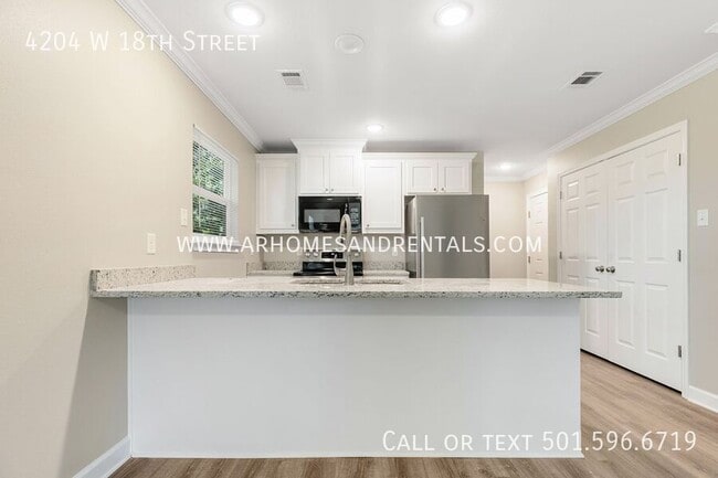 Building Photo - 4204 W 18th St