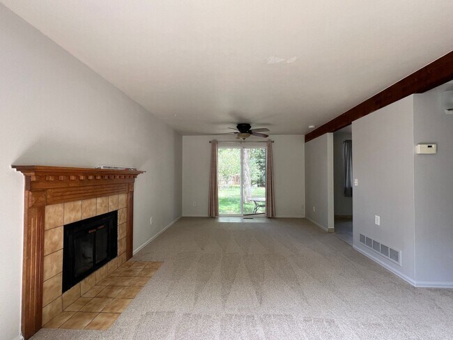 Building Photo - Bright & Cozy 3bdm/2bath Available Now! $2495
