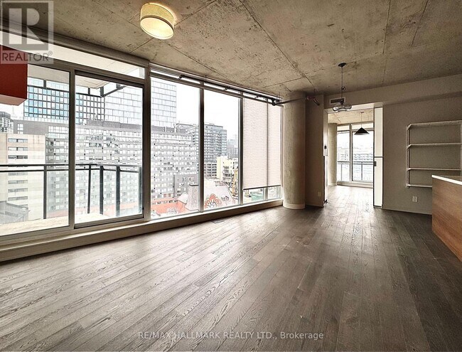 Building Photo - 318 King St E