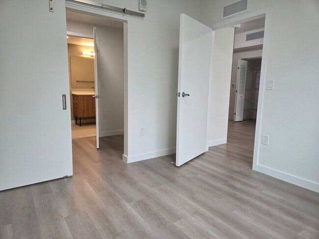 Building Photo - 830 NW 168th Dr