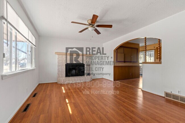 Foto del edificio - 3211 Fairfield Ln