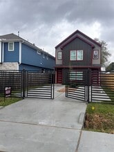 Building Photo - 900 Lucky St