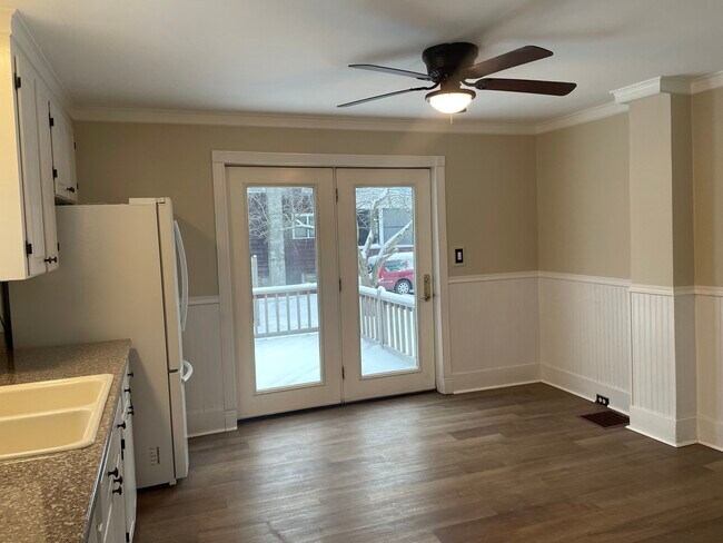 Foto del edificio - 242 N Hamilton St