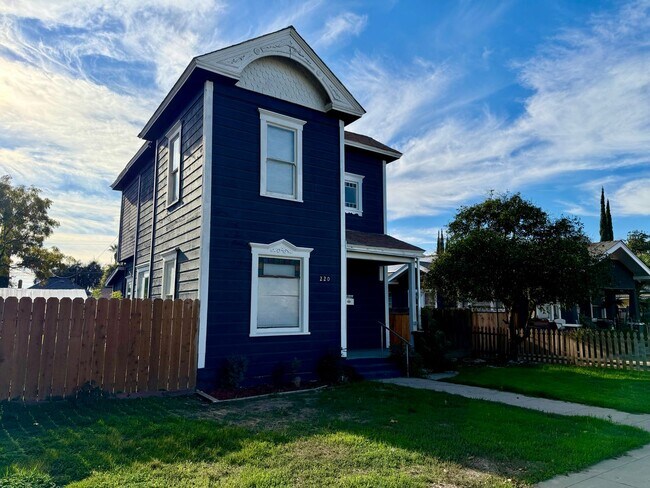 Building Photo - 220 S K St