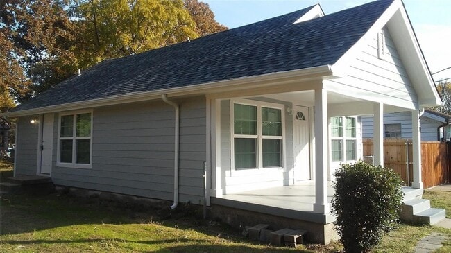 Building Photo - 1410 Joplin St