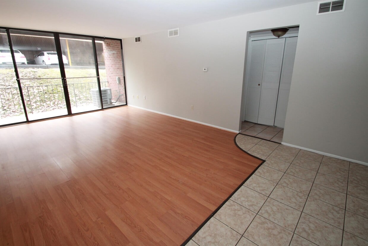 5050 DOYLE ROAD207 Unit 207, Pittsburgh, PA 15227 Room for Rent in