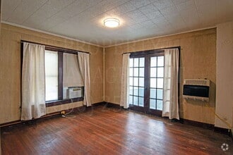 Building Photo - 405 W 5th St