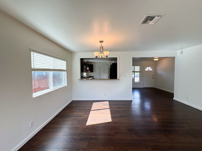 Building Photo - La Mesa: spacious 3 bed, 2 ba + great outd...