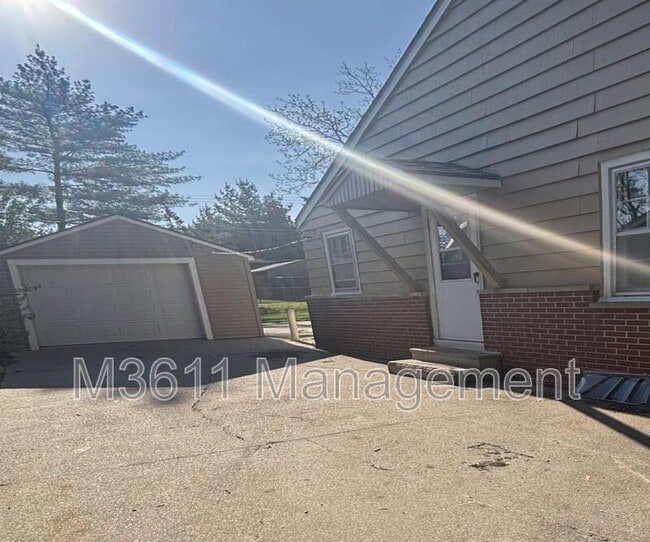 Building Photo - 840 S 49th St