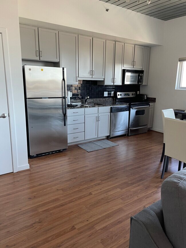 Building Photo - 620 Glen Iris Dr NE