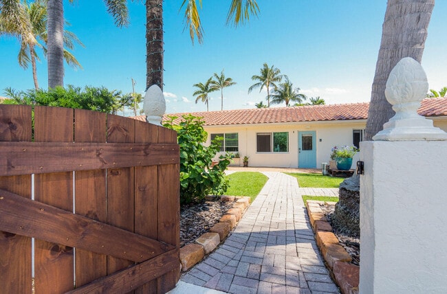 Building Photo - 11 Tropical Dr