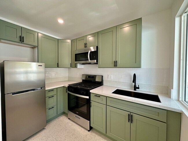 Foto del edificio - AVAILABLE NOW! Stunning Remodeled Studio 1...