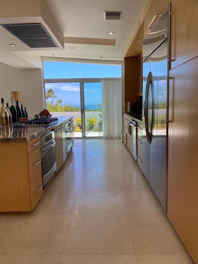 COCINA CON VISTA AL OCÉANO - 3440 Shoreheights Dr