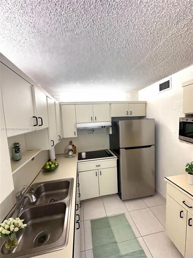 Foto del edificio - 4675 W 18th Ct