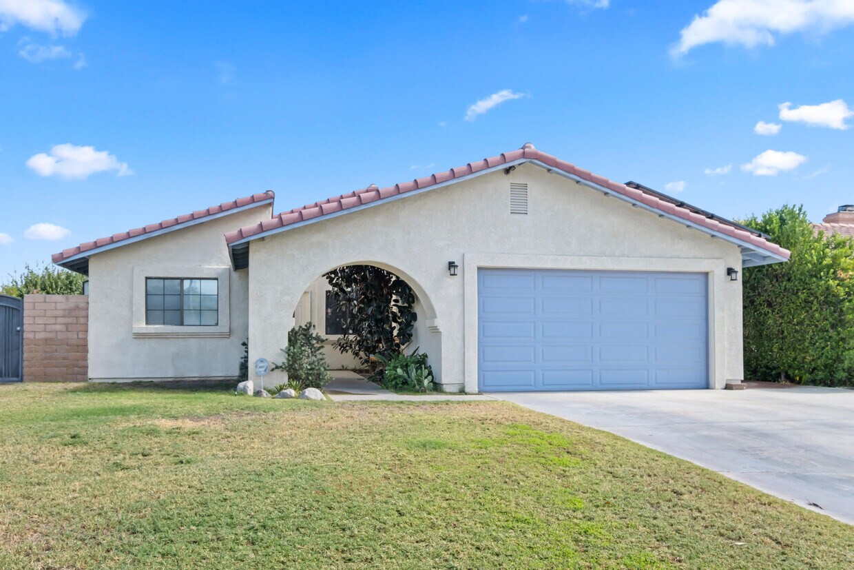 Foto principal - 41800 Front Hall Rd