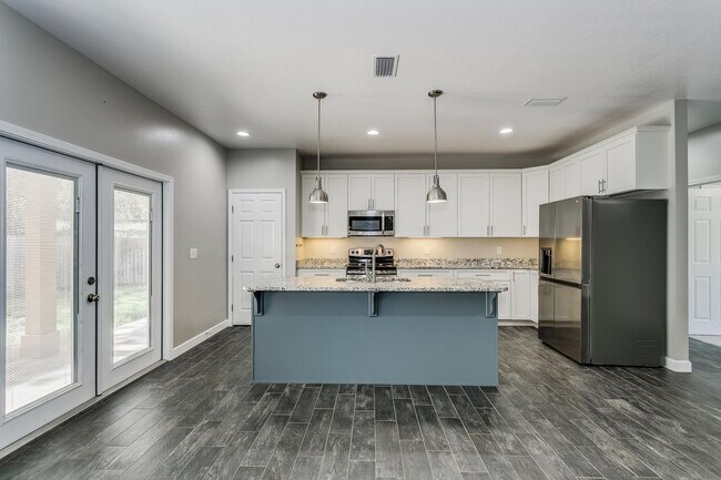 Foto del edificio - 815 Hilltop Rd
