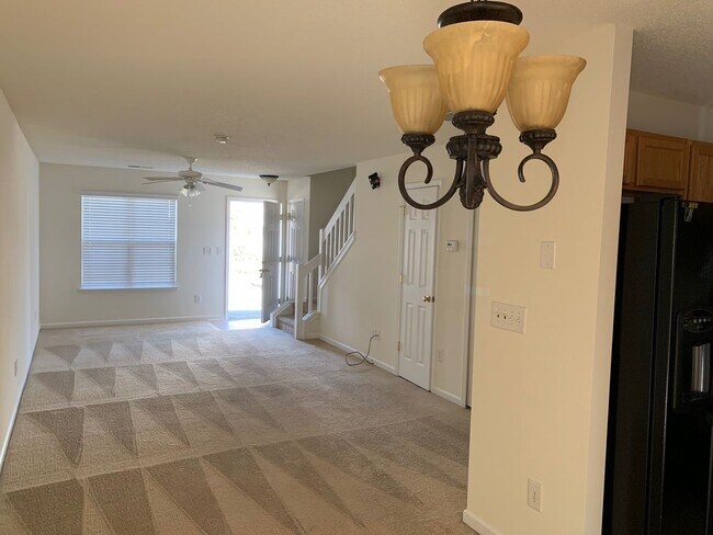 Foto del edificio - Charming 2 Bed/ 1.5 Bath Townhome in Desir...