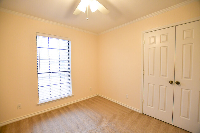 Building Photo - 4056 La Costa Ct