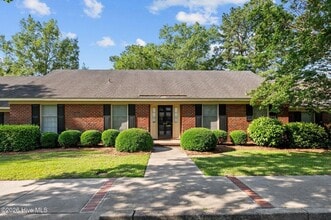 Building Photo - 809 Greenbriar Rd