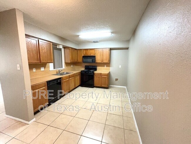 Foto del edificio - 803 Country Aire Dr