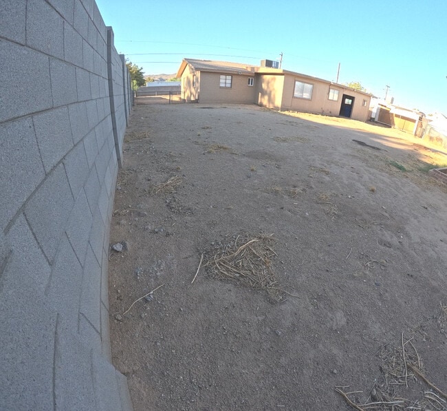 Back Yard - 2612 E Alta Vista Rd