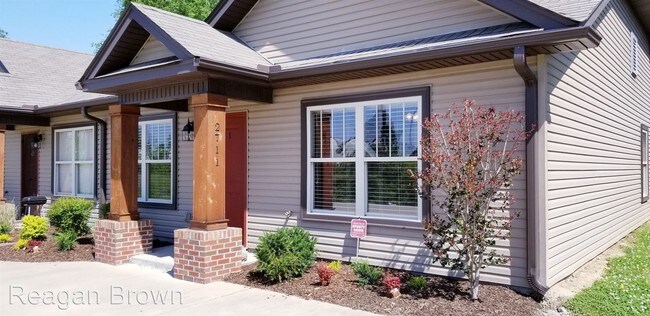 Building Photo - 2711 Ridgecrest Dr