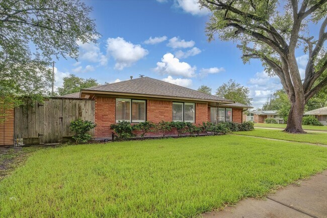 Foto del edificio - 2123 Ridgecrest Dr