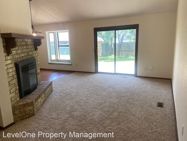 Building Photo - 3 br, 2 bath House - 404 Ryan Court