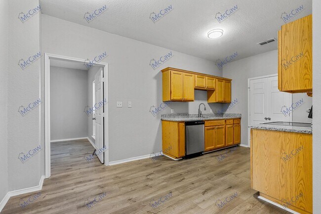 Building Photo - Fresh 3/2 Duplex in Weatherford!