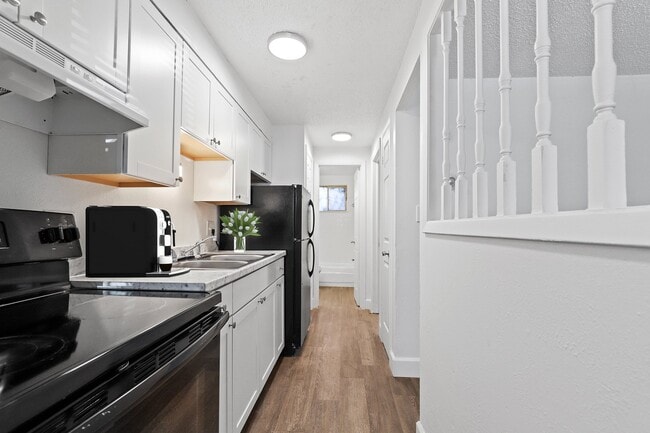 Building Photo - Candlewood Apartments