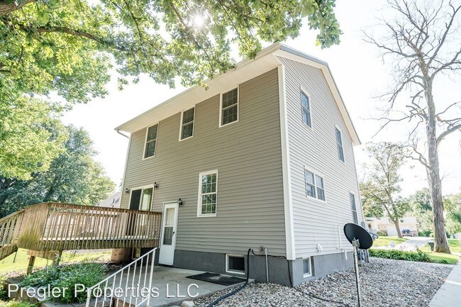 Building Photo - 4 br, 1.5 bath House - 2504 Rainbow