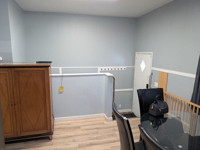 Photo du bâtiment - 1421 Ross Ave W